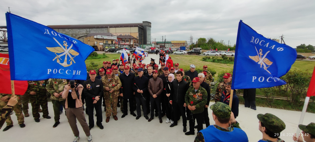 Курсанты Хасавюртовской АШ встретили участников республиканского автопробега 3 img 20250430 wa0007