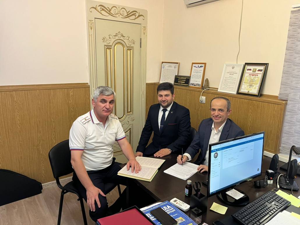 Начальник Кизилюртовской АШ поздравил ГАИ с профессиональным праздником 2 ea673f3b 3ac2 44ef bfe2 679816b5b55b