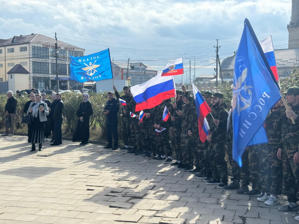 День Государственного Флага РФ в Хасавюртовской АШ 2 whatsapp image 2025 08 25 at 15.31.33 2