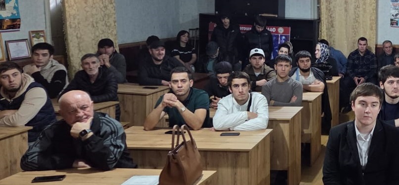 В Буйнакской автошколе прошла встреча с родителями курсантов 3 img 20251007 wa0074