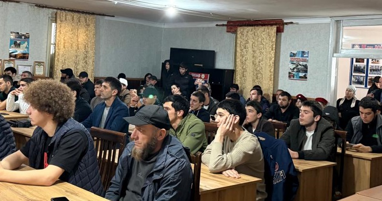В Буйнакской автошколе прошла встреча с родителями курсантов 4 img 20251007 wa0104
