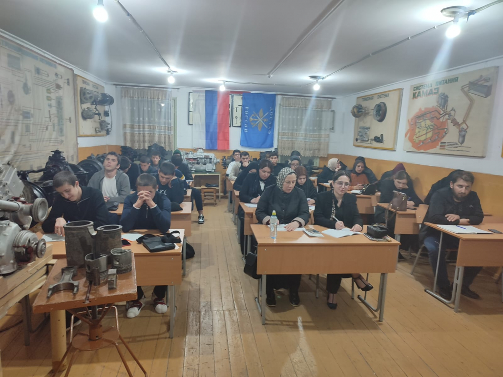 В Буйнакской автошколе прошла разговорная беседа на тему img 20251013 wa0050