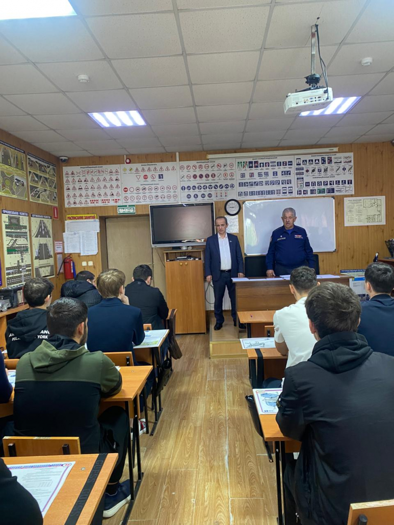 Урок информирования в Кизилюртовской автошколе 2 b5e32663 e8ed 4891 85f4 0bf78ec7f300