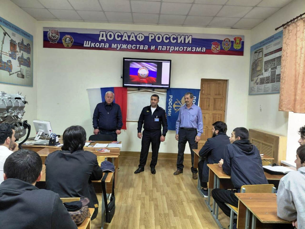В Дербентской автошколе прошло мероприятие по пропаганде основ безопасности и правил дорожного движения 2 foto 3