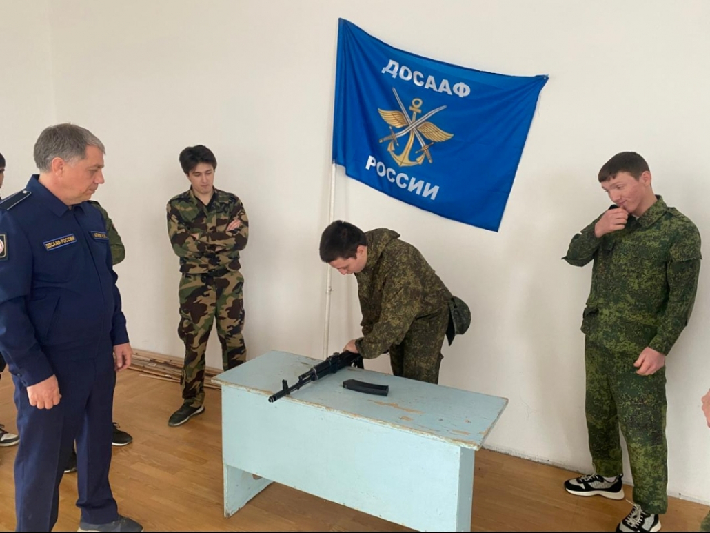 В Кизлярской автошколе прошел мастер класс по разборке и сборке автомата АК-74 3 screenshot 2025 11 20 10 26 51 931 com.whatsapp