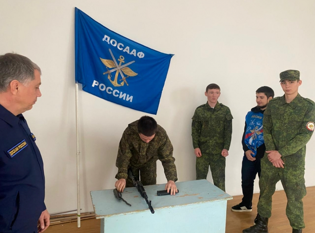 В Кизлярской автошколе прошел мастер класс по разборке и сборке автомата АК-74 4 screenshot 2025 11 20 10 27 00 802 com.whatsapp