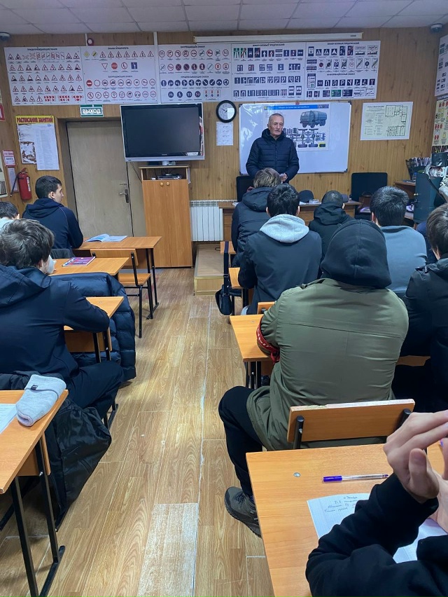 Профилактическая беседа в Кизилюртовской автошколе 2