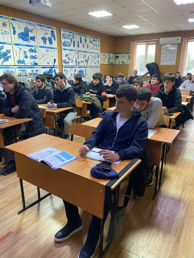 Профилактическая беседа в Кизилюртовской автошколе 3