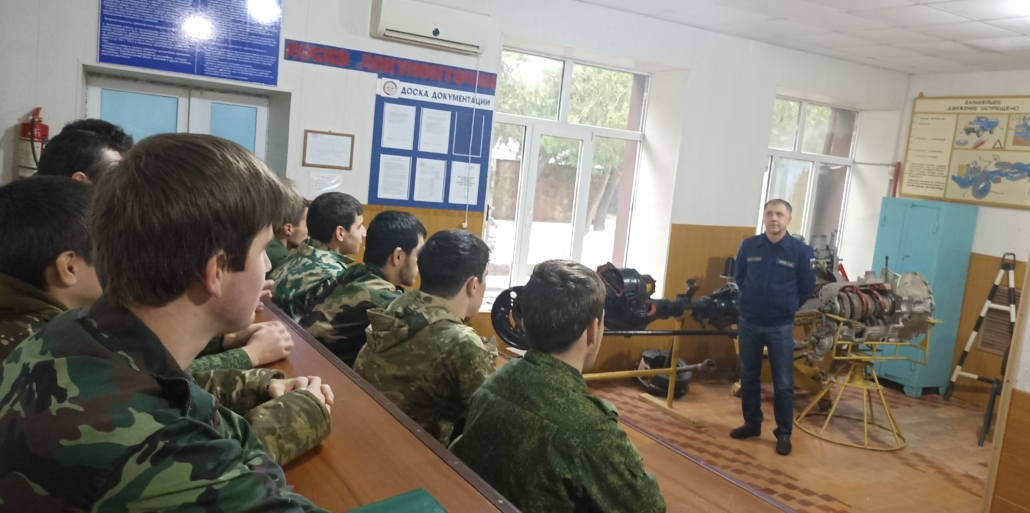 День Защитника Отечества в Кизлярской автошколе 3 img 20241209 095247