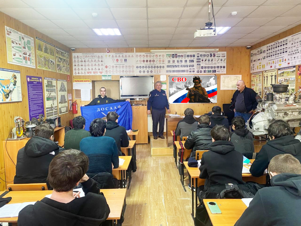 Еженедельное освещение хода выполнения задач СВО на Украине провели в Кизилюртовской автошколе. 2 1c992bd5 ada3 43e4 a5ce ff149b742492