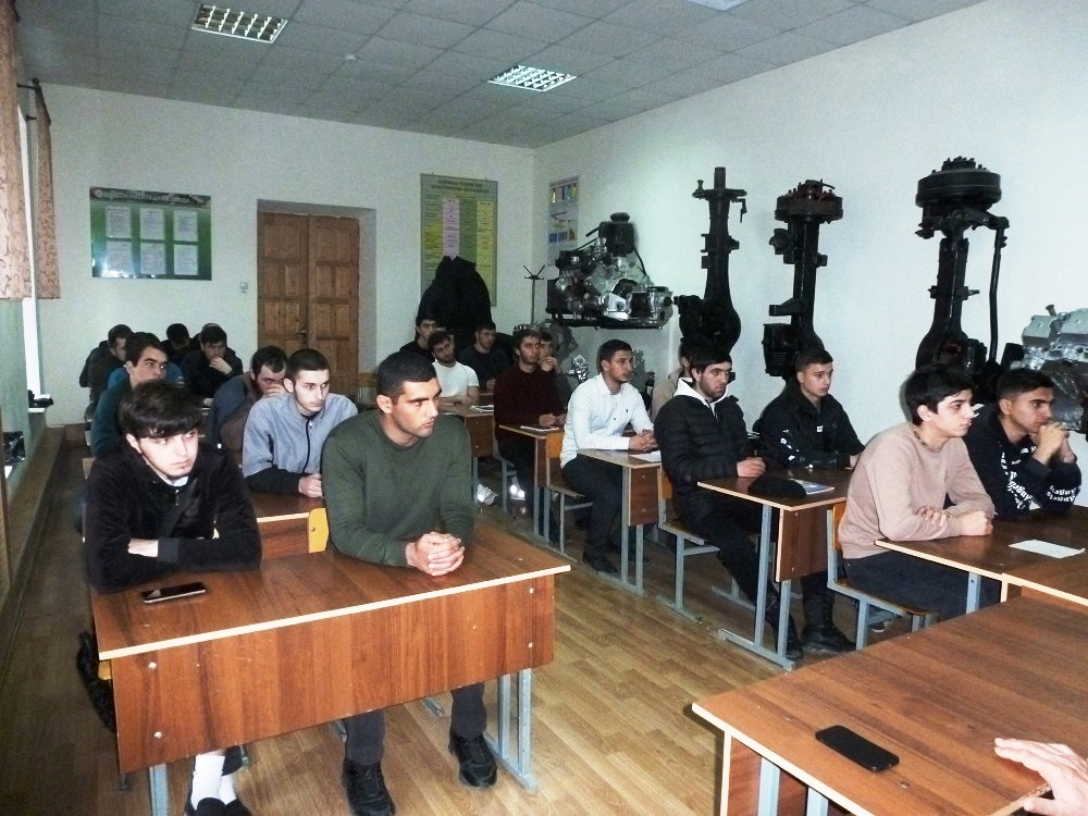 «Стоявшие на смерть» Беседа в Дербентской автошколе ДОСААФ России. 2 p1090072