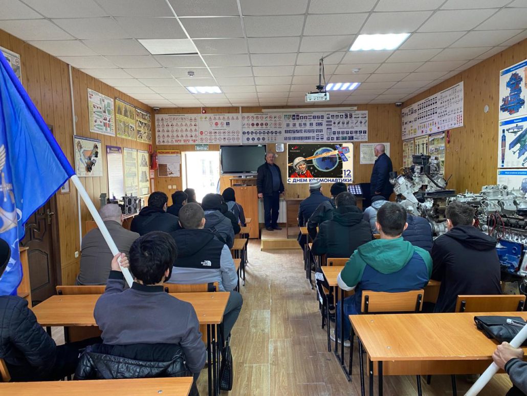 В Кизилюртовской автошколе провели беседу на тему: 457